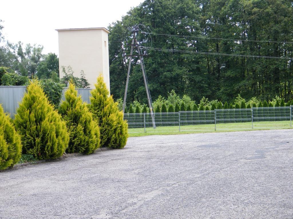 Pokoje Goscinne Stara Masarnia Chojna エクステリア 写真